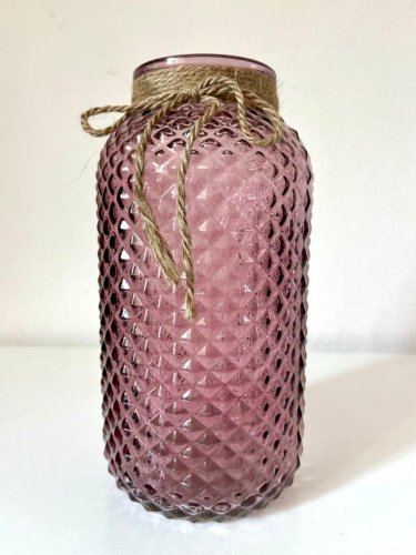 Růžovo-fialová váza s přírodním motouzem